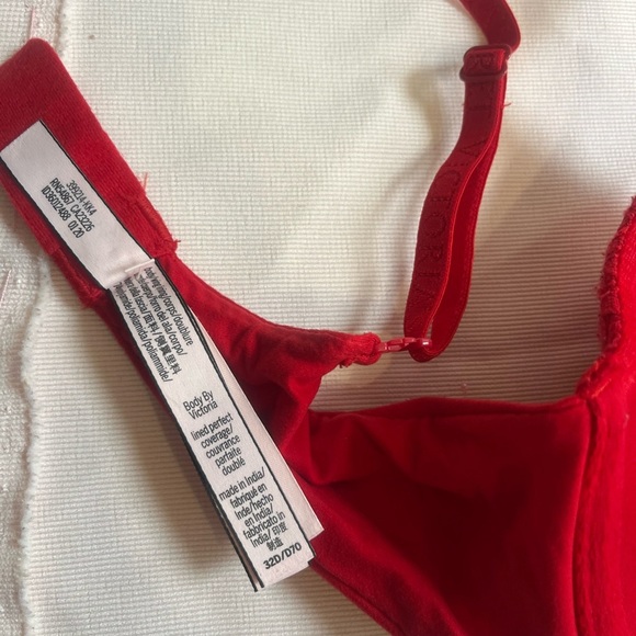 Victoria's Secret Red Underwire T-Shirt Bra - Picture 7 of 8